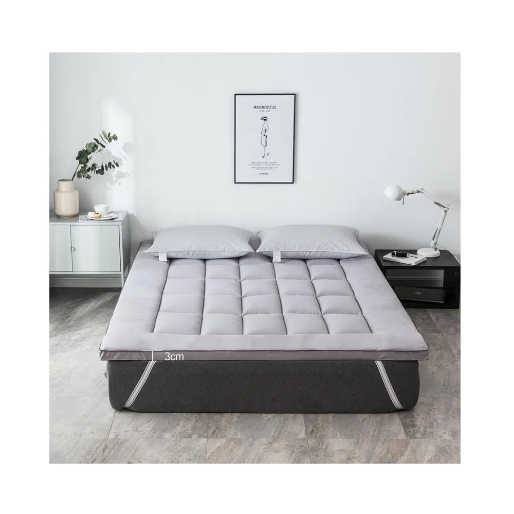 Light Grey Anti-Pull Skin-care Air-permeable Knitted Quilted Waterproof Mattress Protector Cover For All-Season