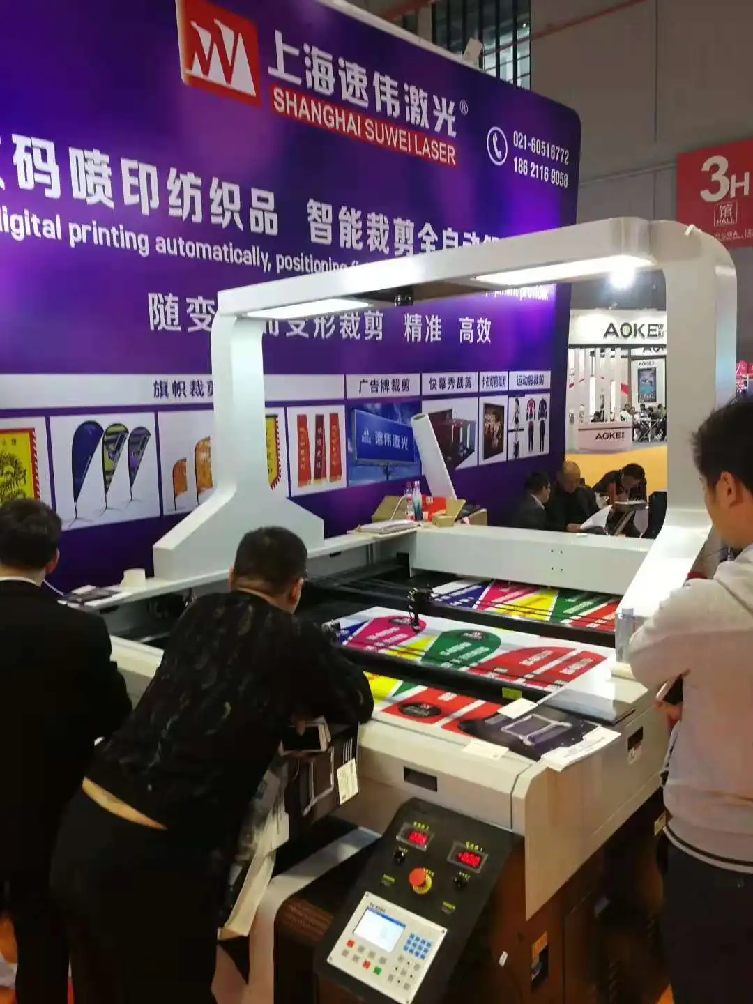 Co2 laser cutting machine with smart edge-finding camera for digital printing industry