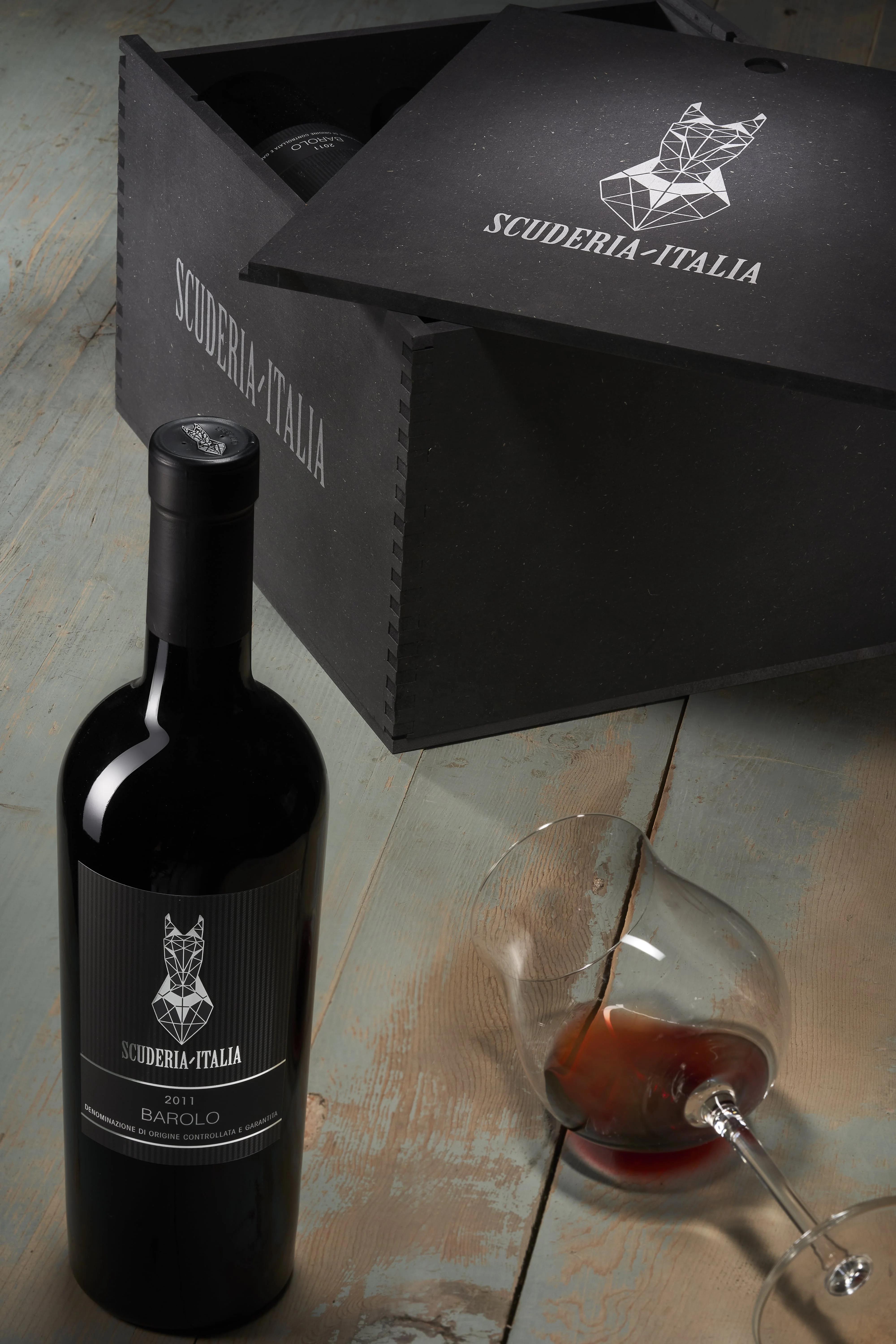 Престижное итальянское красное вино BAROLO DOCG 2011 Scuderia Italia 0.75L