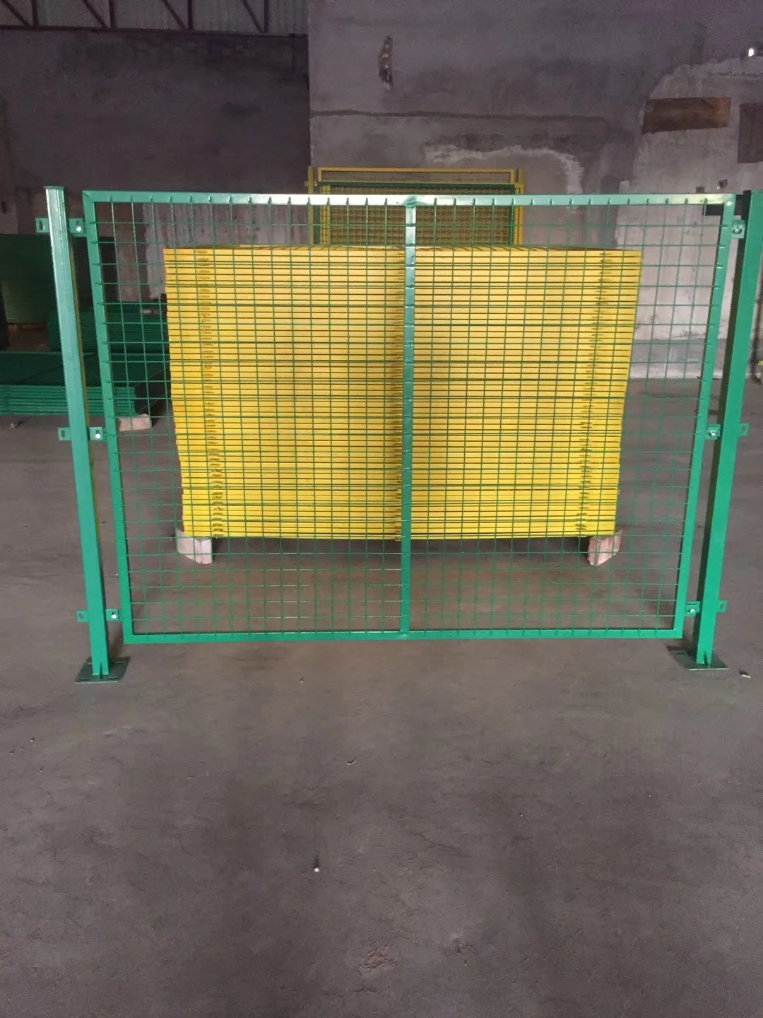 Support service security fencing Warehouse Fencing green color metal material frame technical video