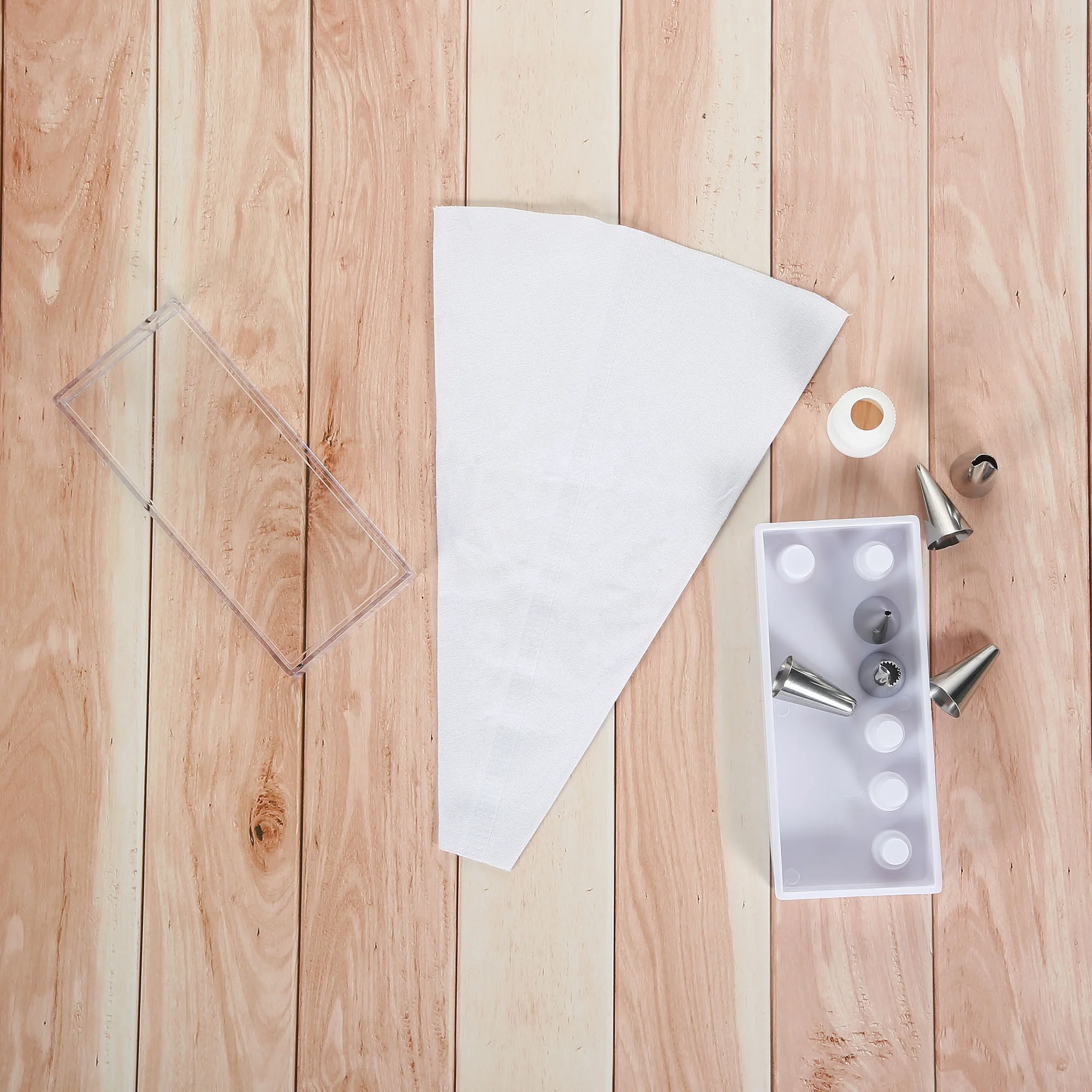 
Incredible Decorating Icing Set with White Pastry Bag and 8pcs Metal Icing Tips for Housewives Kitchen Cake Bakeware Baking 