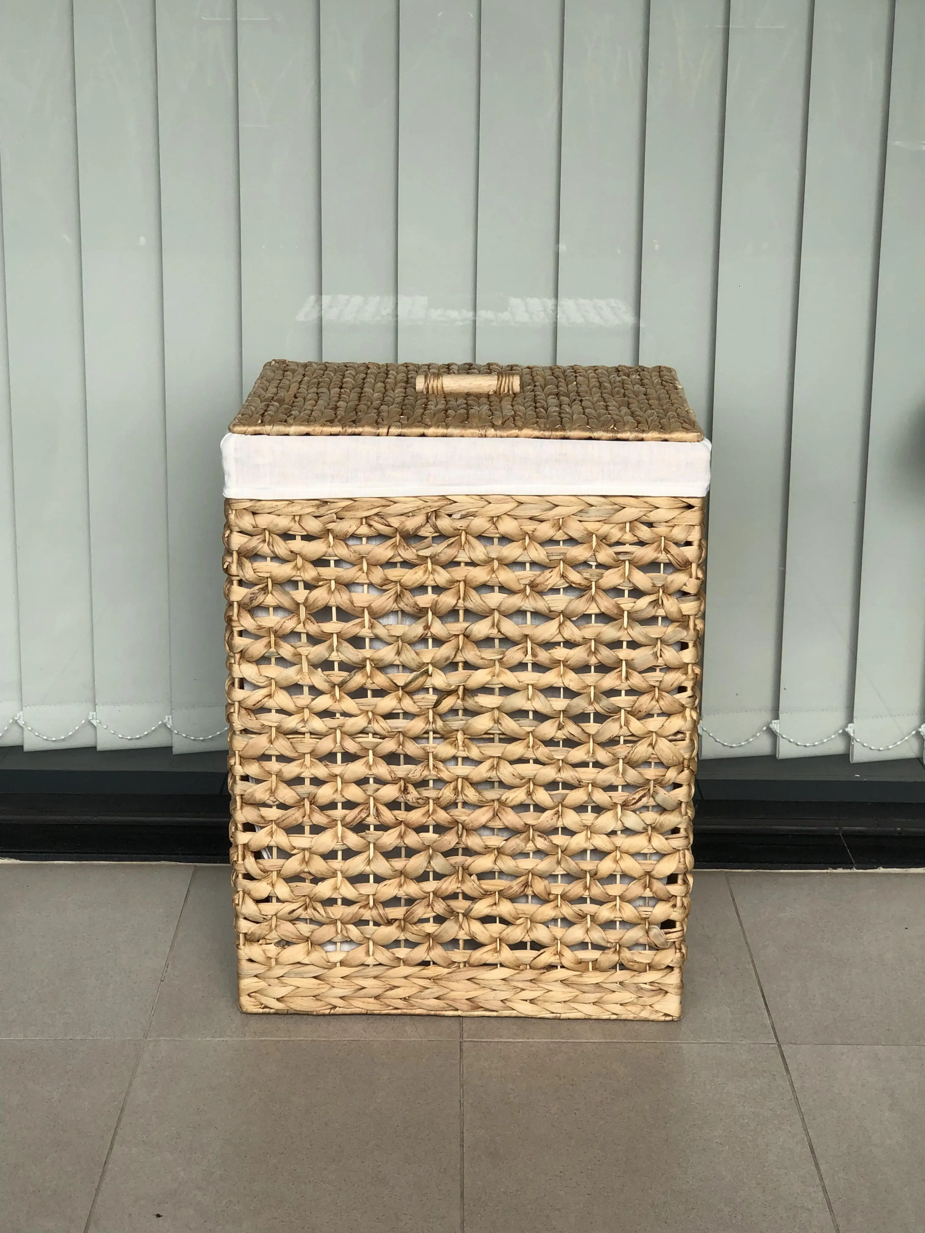 DEVON Water Hyacinth Laundry Hamper with Fabric Meticulously Crafted Natural Removable Liner Handwoven