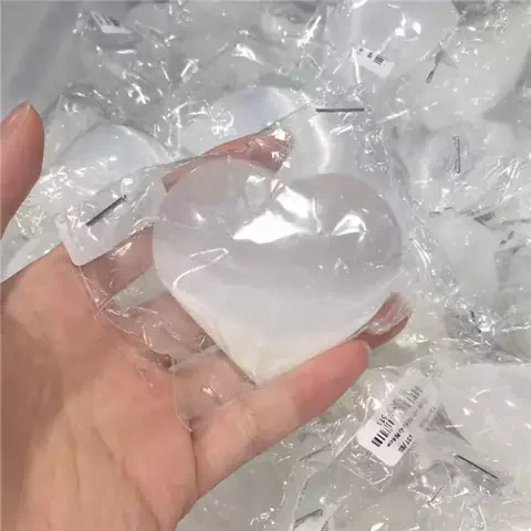 Новое поступление Исцеляющие кристаллы карфы драгоценные камни резные натуральные белые селенита сердце для медитации купить как Агат