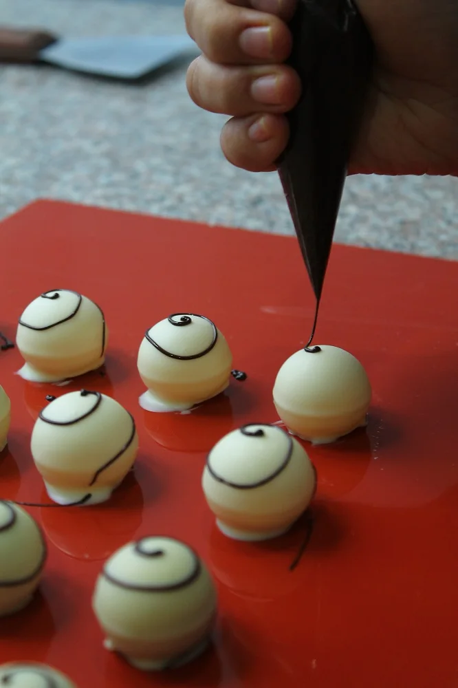 Professional Manufacture Legendary Truffle Chocolate Fresh chocolate milk chocolate 6 years experience made in Viet Nam