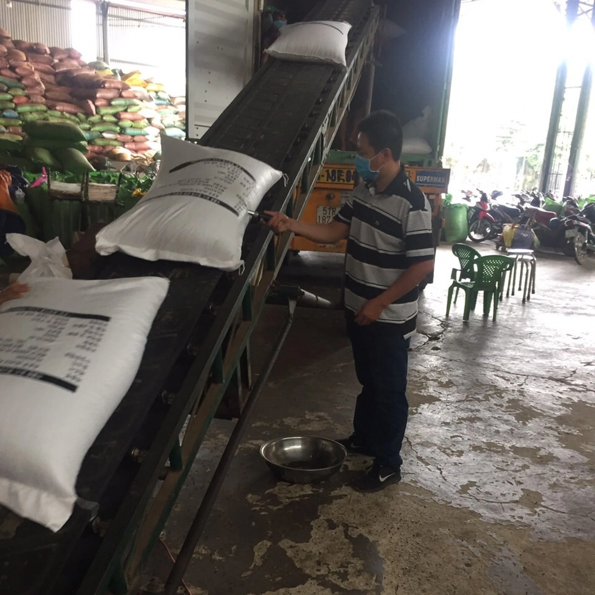 BEST PRICE BLACK PEPPER DUSK/DUST, PEPPER HUSK ON FEB, MAR, APRIL +84972678053