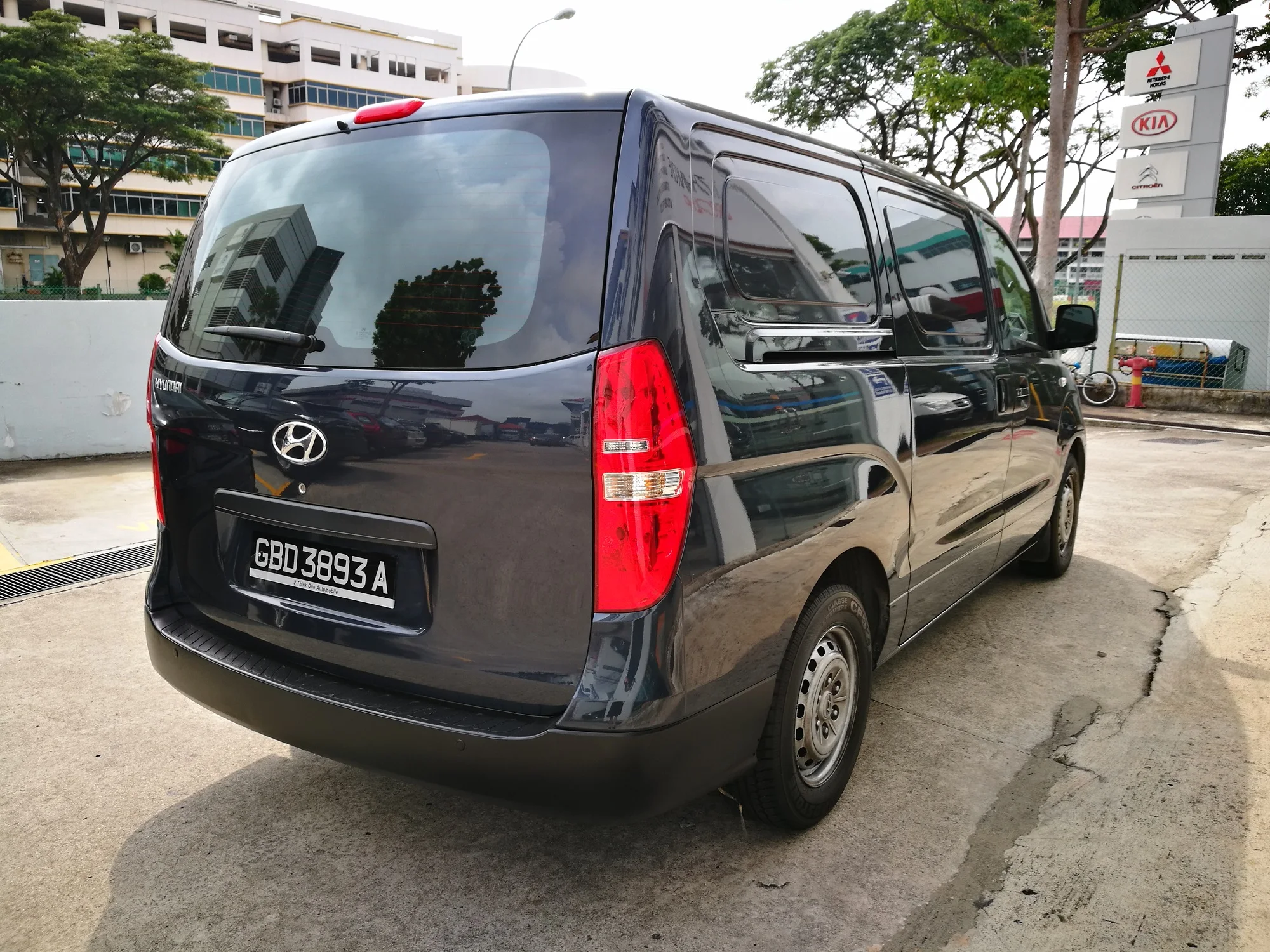  Автофургон б/у HYUNDAI H1 STAREX 2 5 CRDI MT с дизельным топливом и ручным