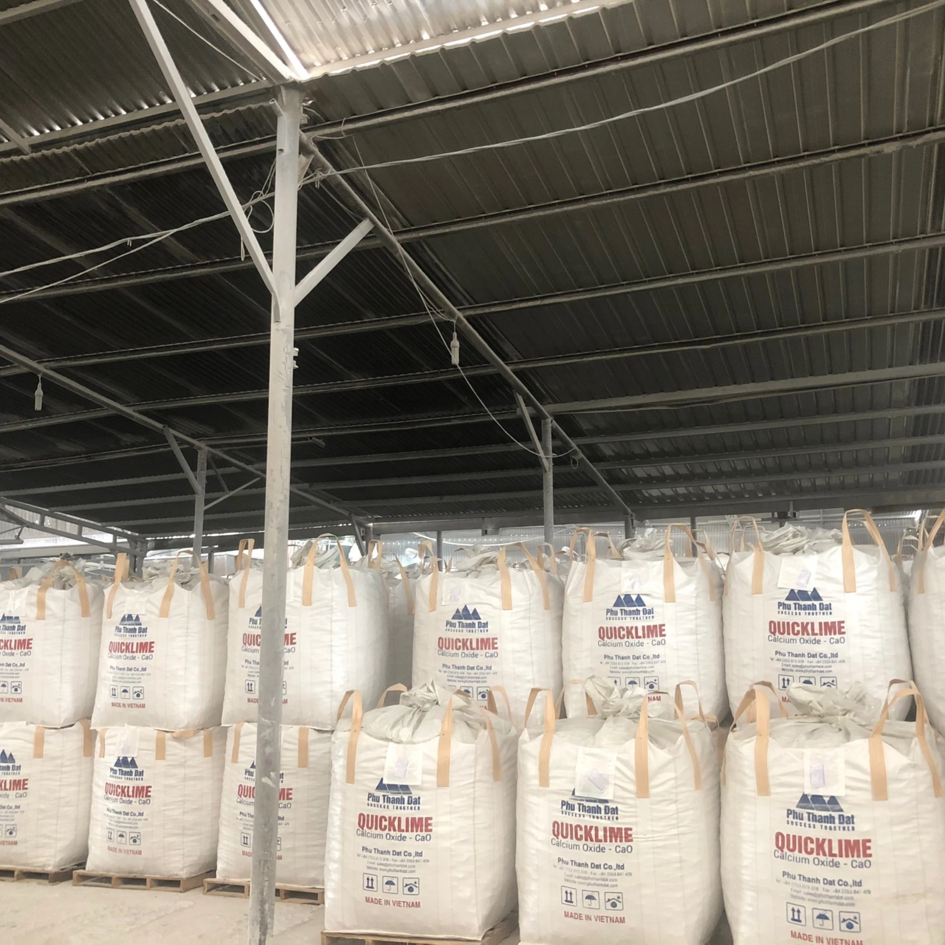 CaO Powder 90% Min  // Quicklime Powder // Quicklime from Vietnam // Exporting Standard