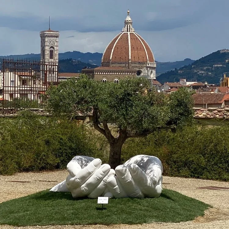 Outdoor Garden Decoration Giant Hands Holding an Olive Tree Sculpture for Sale