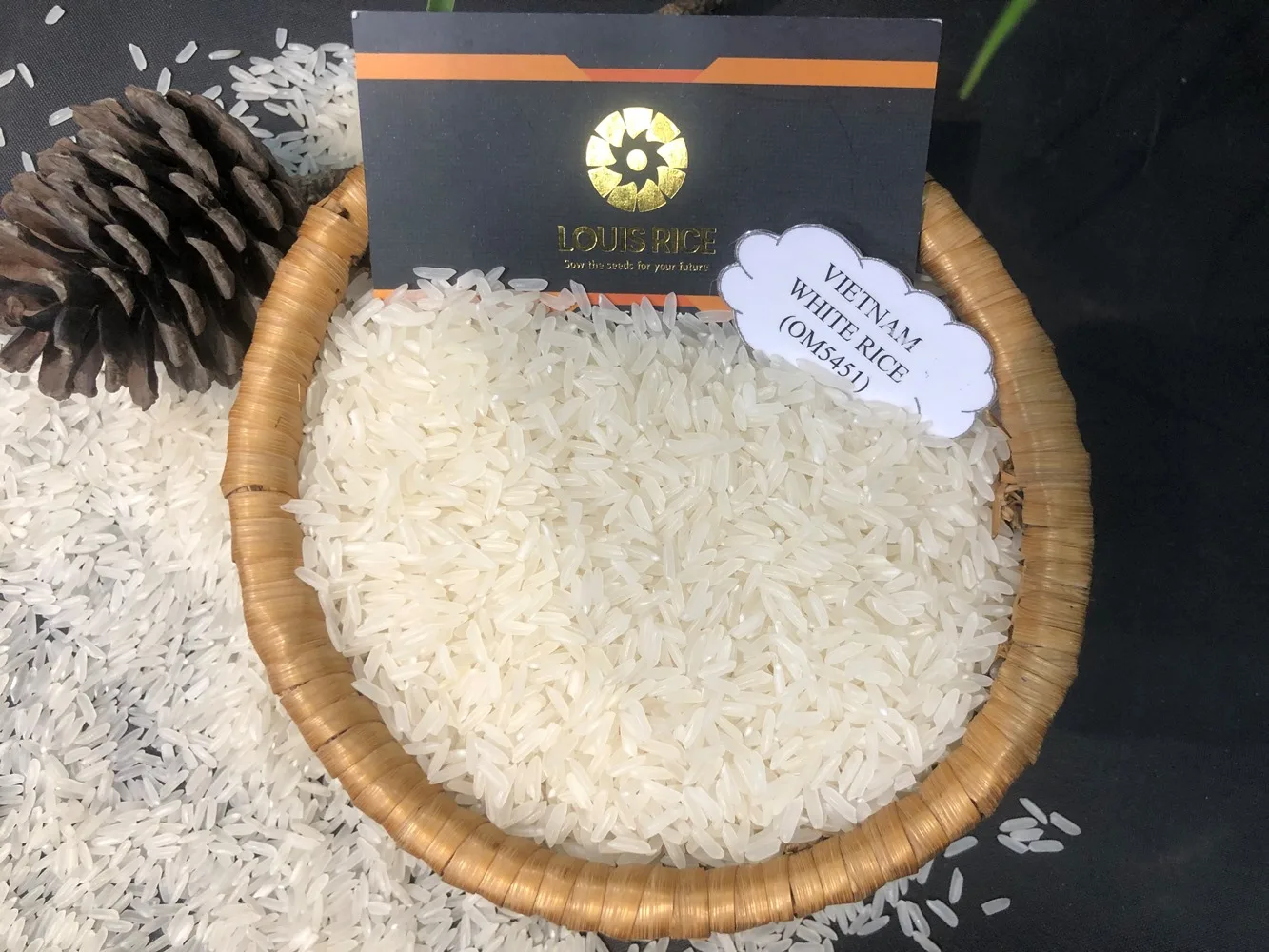 Лидер продаж вьетнамский белый рис с длинным зерном (OM5451) высокого качества