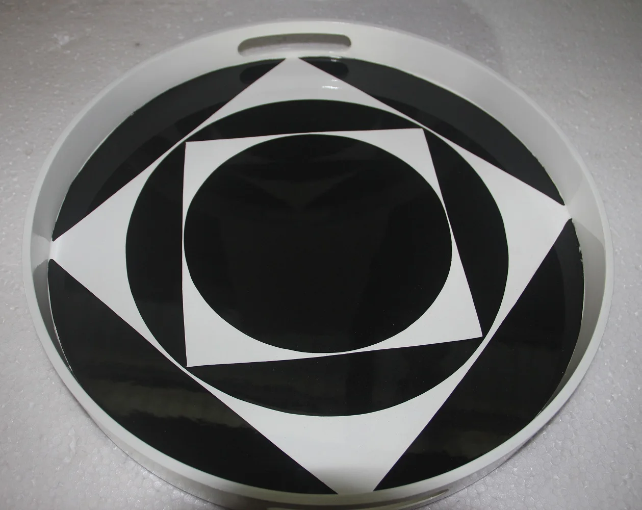 Vietnam Handicraft Nautical Flower Round Lacquer Tray with Handles in Black & White Finishing