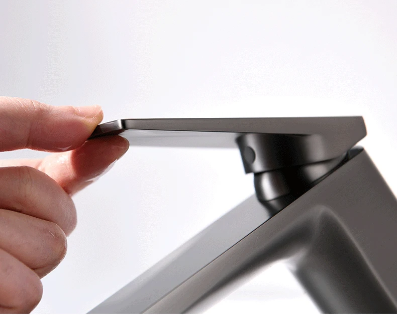 2021 new  style Gun Black Single Handle Brass Lavatory Bathroom Water Saving Wash Basin Faucet For Bathroom