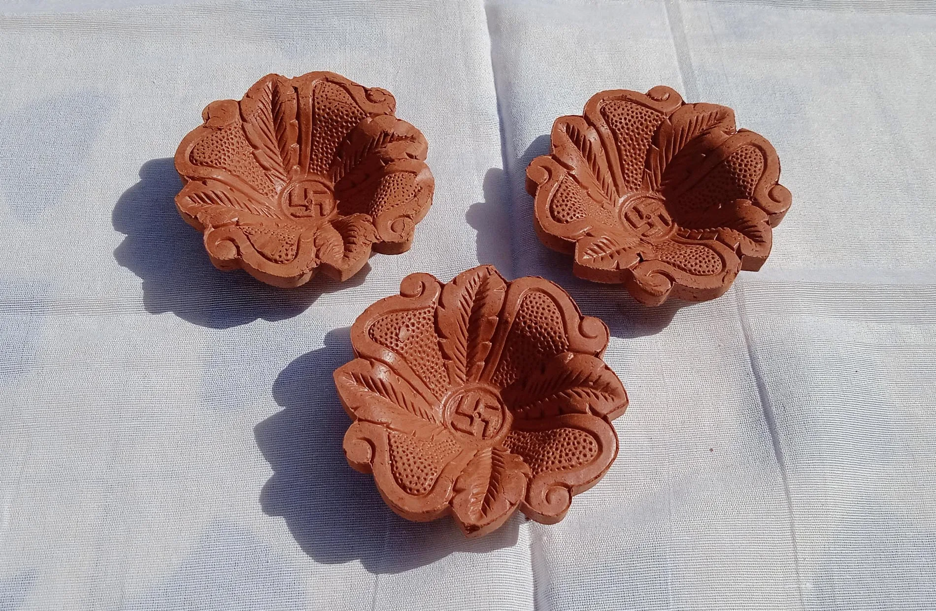 Natural clay terracotta Handmade red clay diwali diyas oil lamps for diwali festival and rituals in flower design