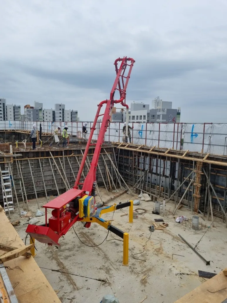 Высокое качество мобильные паук размещение Boom бетонный распределитель 3-ступенчатый рулонной типа