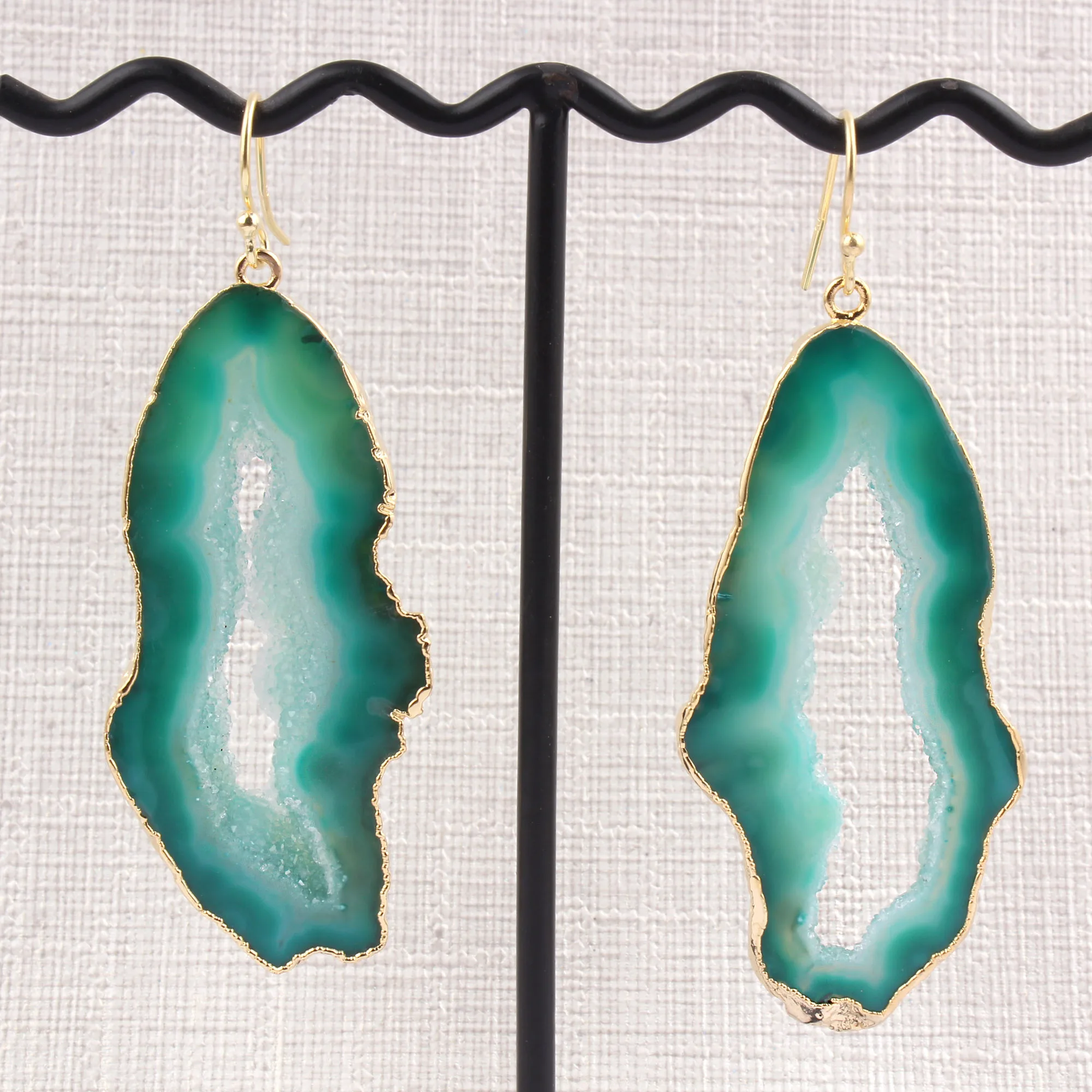 Natural geode agate slice earring gold electroplated edged hook earring wholesale genuine agate slice drop hanging earrings