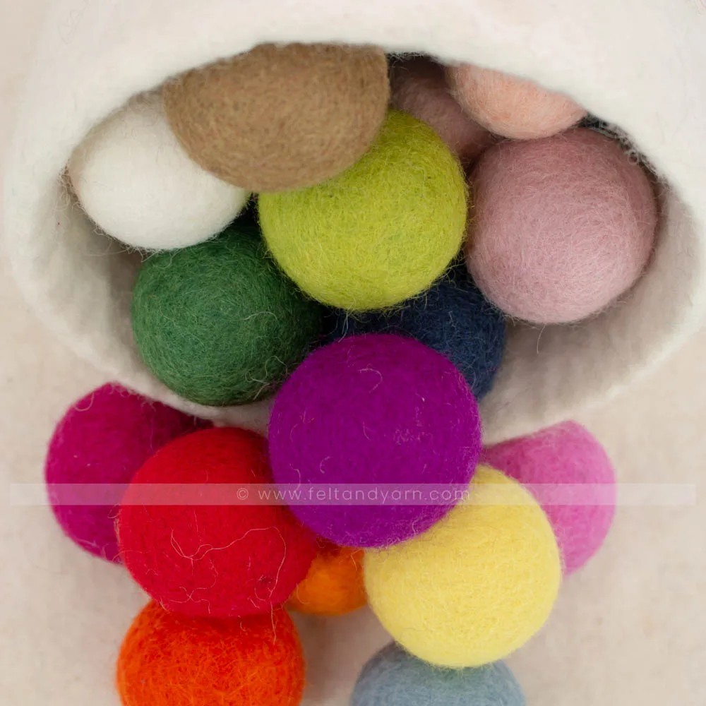 FB-004: Hot Selling 4 cm Felt Balls Wool Decoration Multi-Color Round Pompoms for Wholesale Eco-friendly & Natural