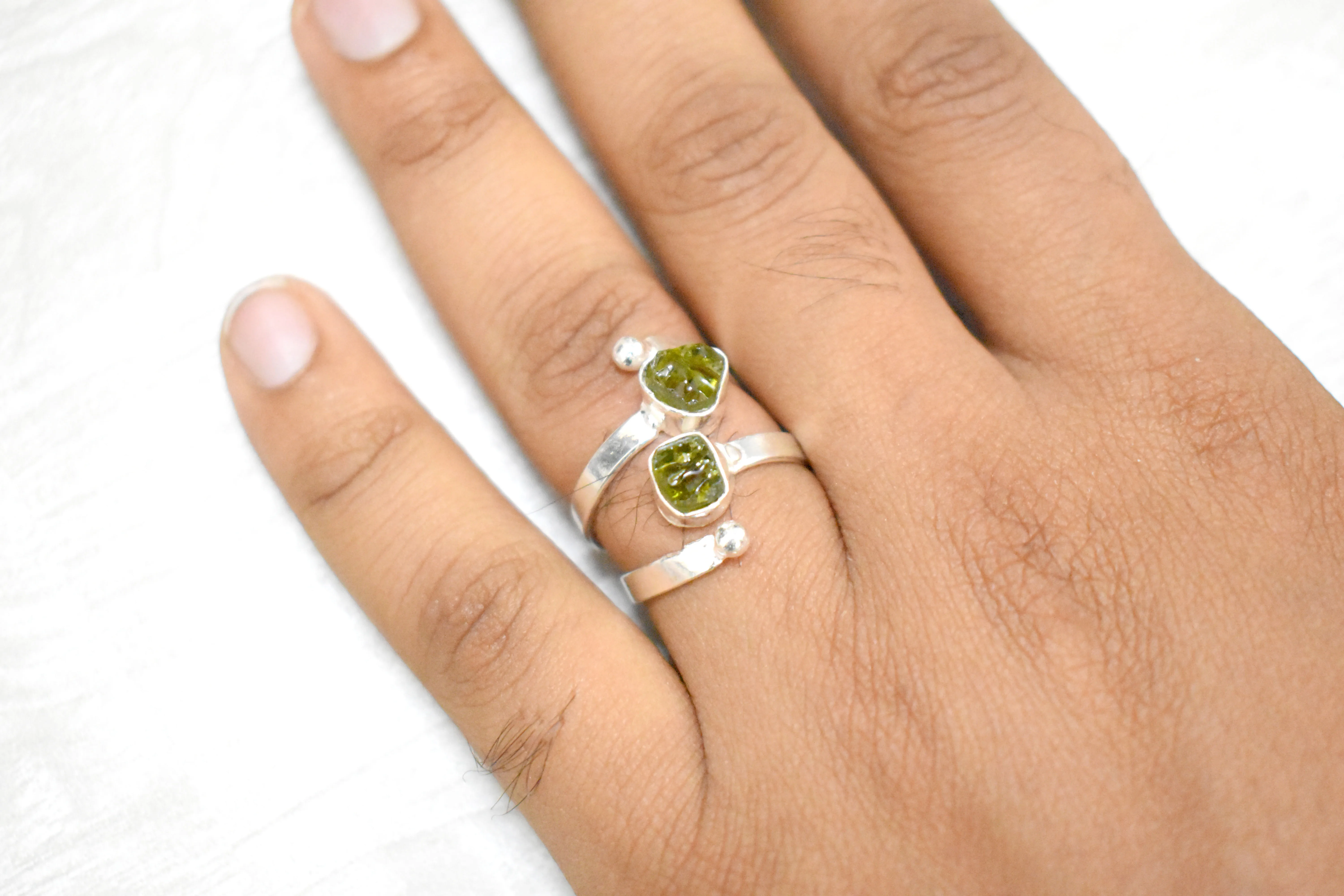  Сырой драгоценный камень серебряные ювелирные изделия Moldavite грубой латунный подарок для нее Него