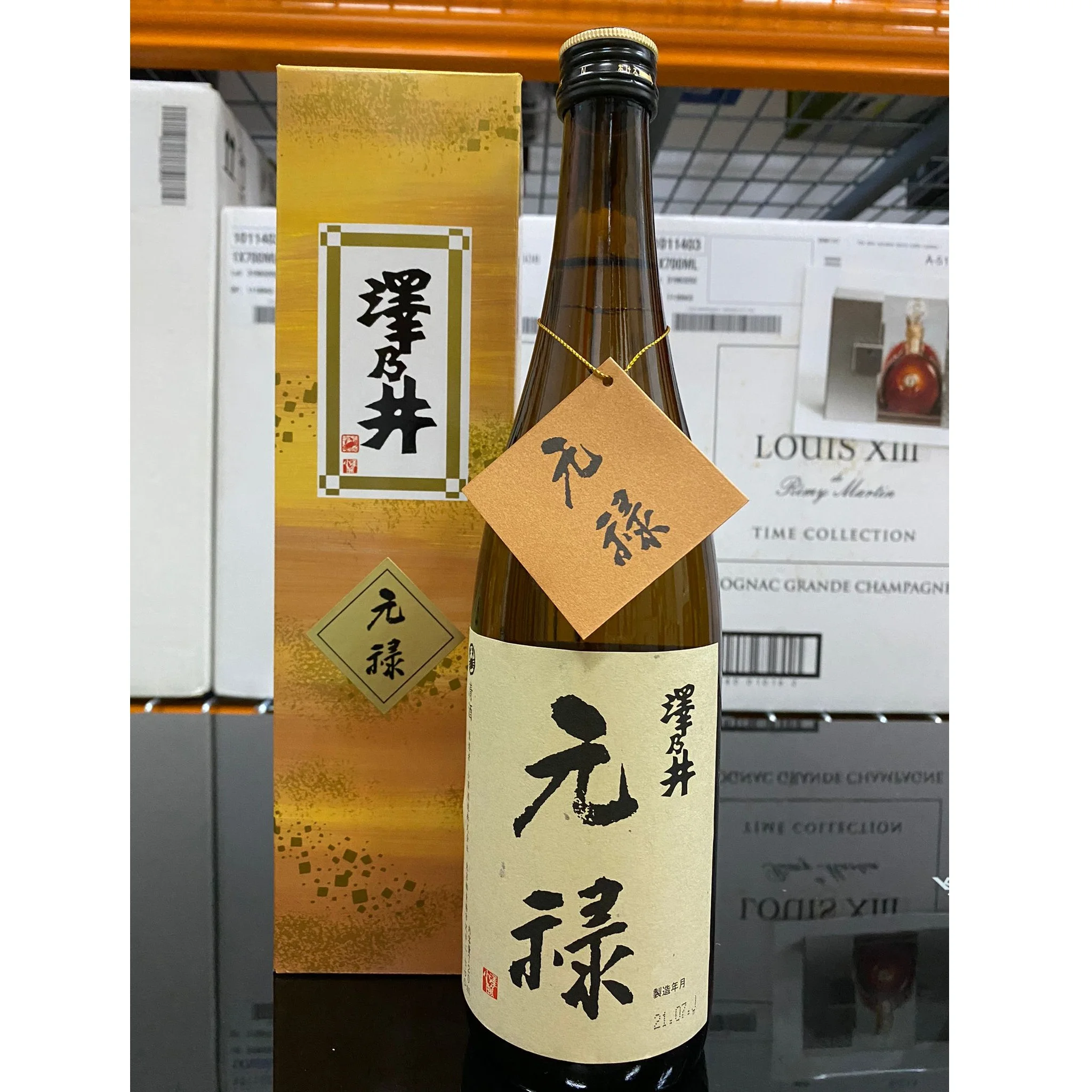 Best Seller Alcohol Beverage Sawanoi Genroku Junmai 720ml Japanese Sake Bottle origin from Japan sweet taste 15% alcohol content