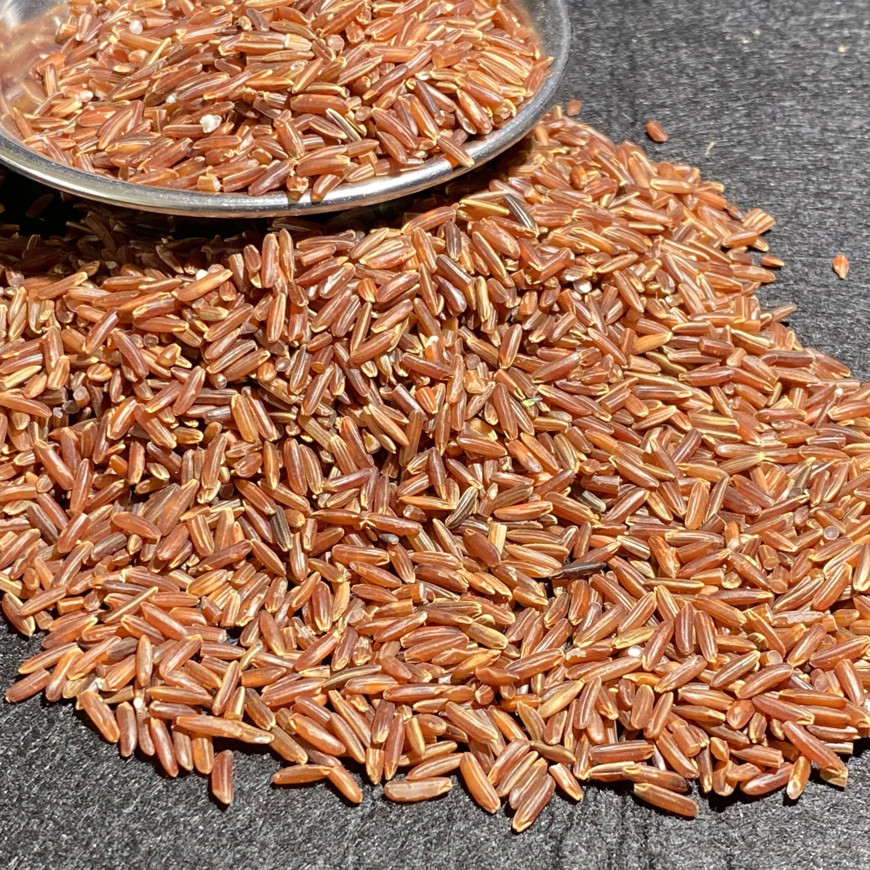 Сделано в Вьетнаме натуральный органический красный рис Лидер продаж низкая цена оптовая продажа