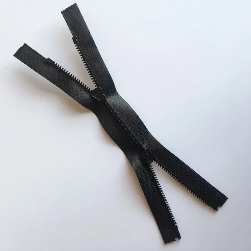 The latest plastic golden point teeth tape two way open end triangle teeth resin zipper