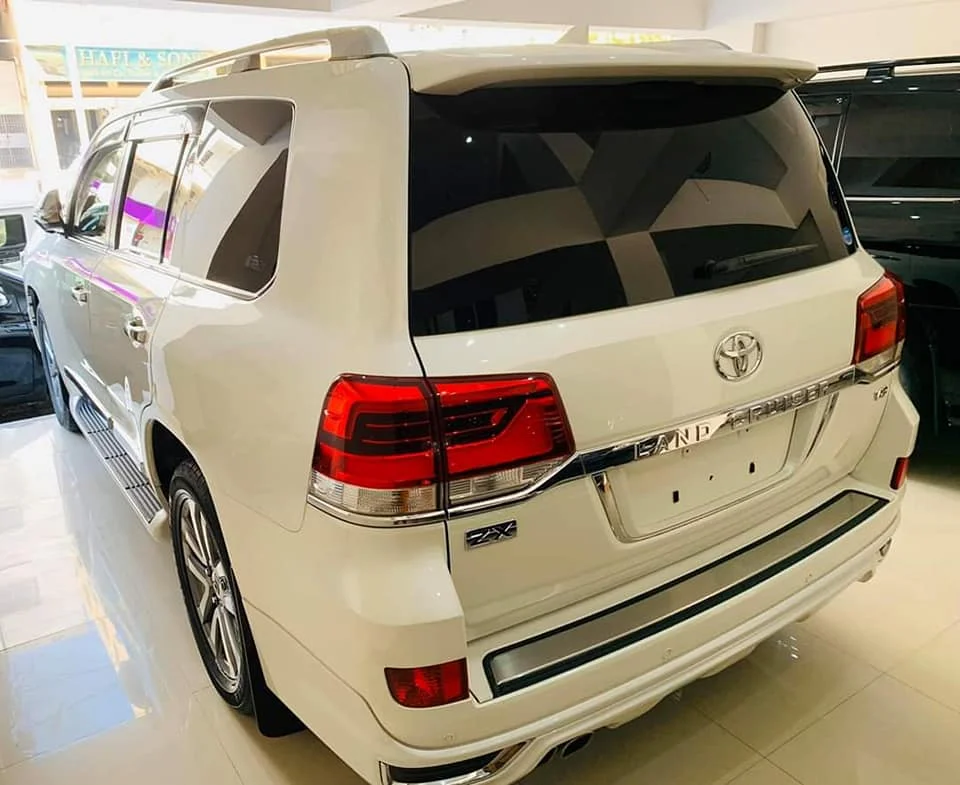 
Land Cruiser GX-R 4.0 LT Petrol Automatic - MPID 2017 