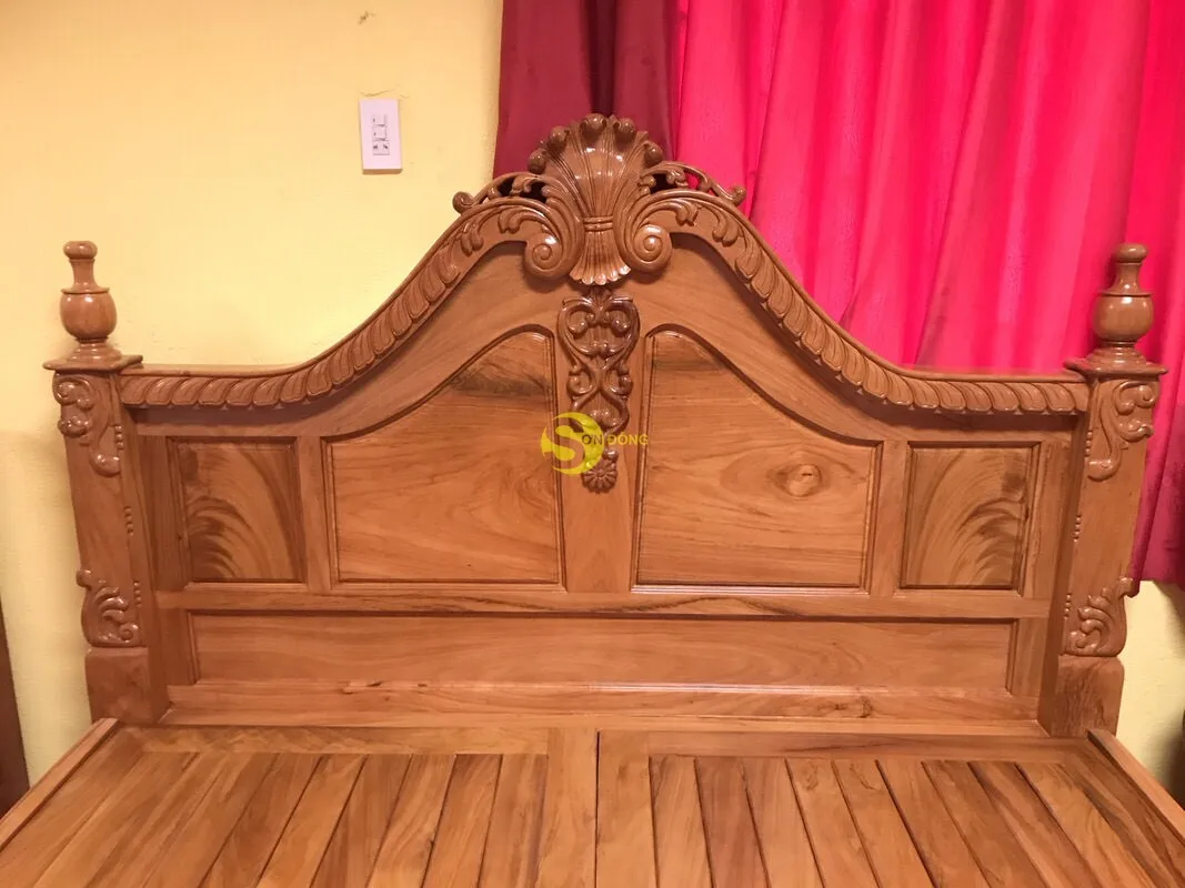 Royal bed 100% red oak