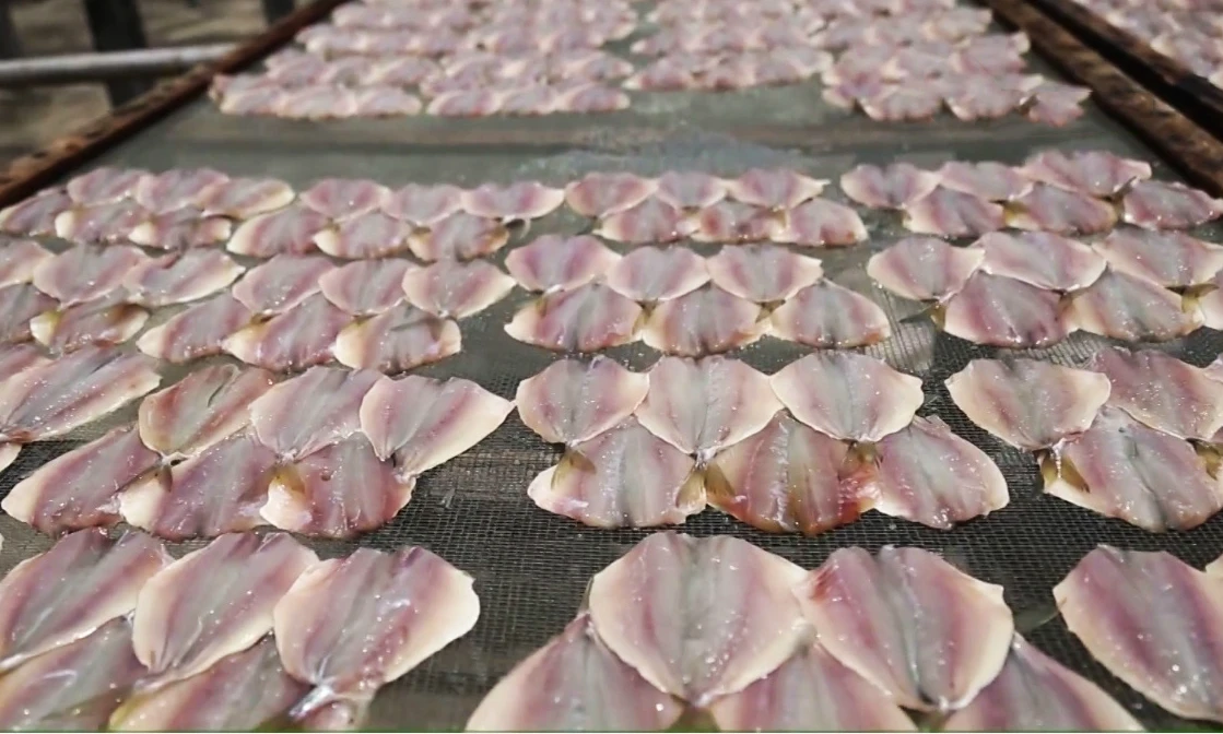 Вьетнамские высококачественные морепродукты/сушеные на Солнце рыбы TREVALLY в желтую полоску для продажи по хорошей цене + 84