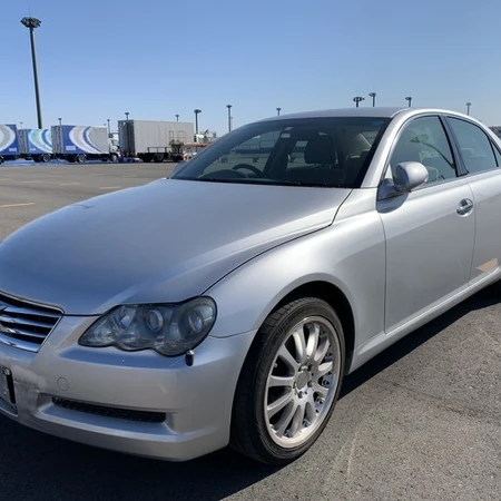 Used Toyota Mark X car with delicate and beautiful appearance