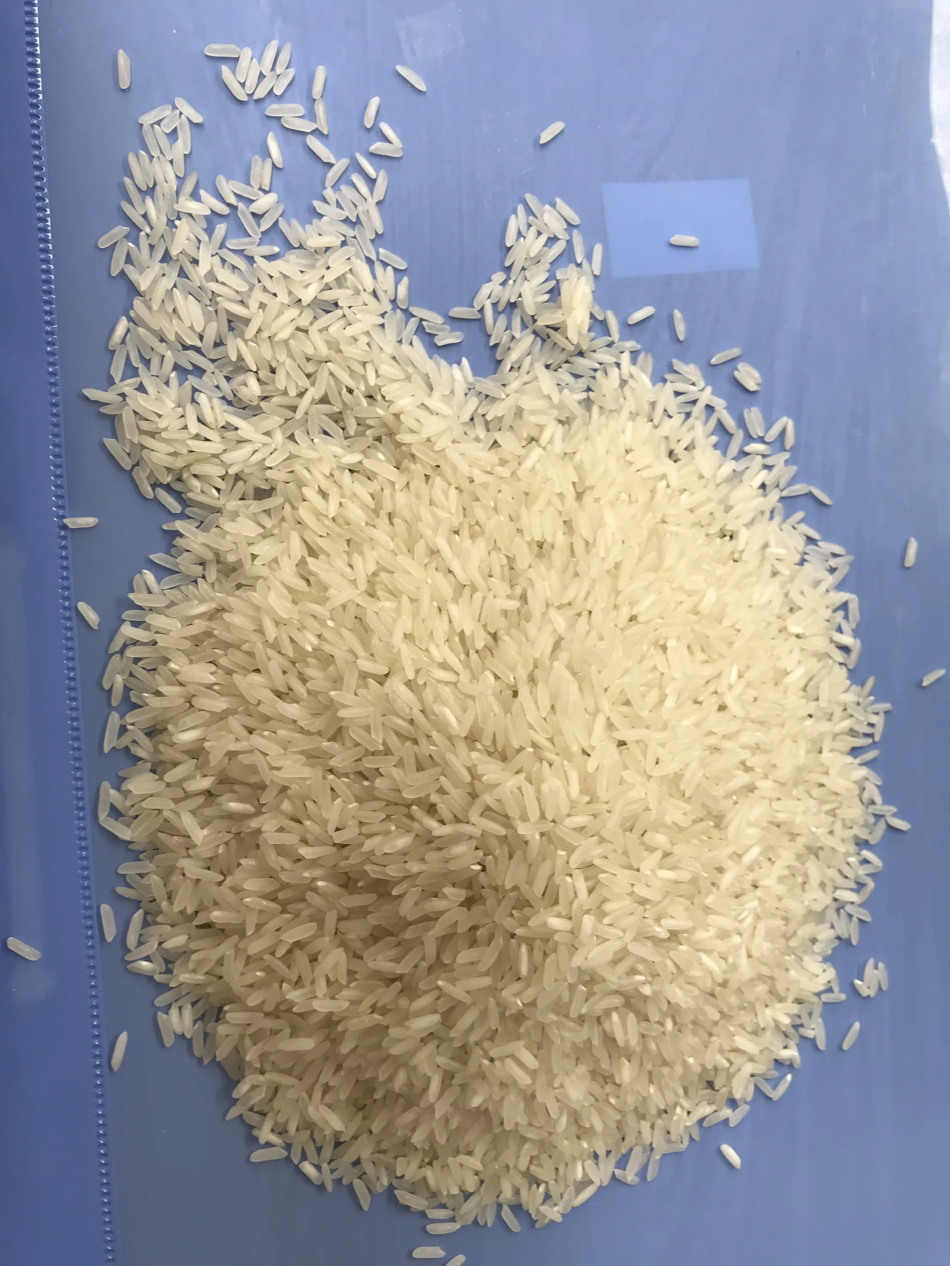 Еженедельный объем экспорт 20 футов контейнер 5% соотношение сломанности Sortex полировка Длиннозернистый белый ВЬЕТНАМСКИЙ РИС OM5451