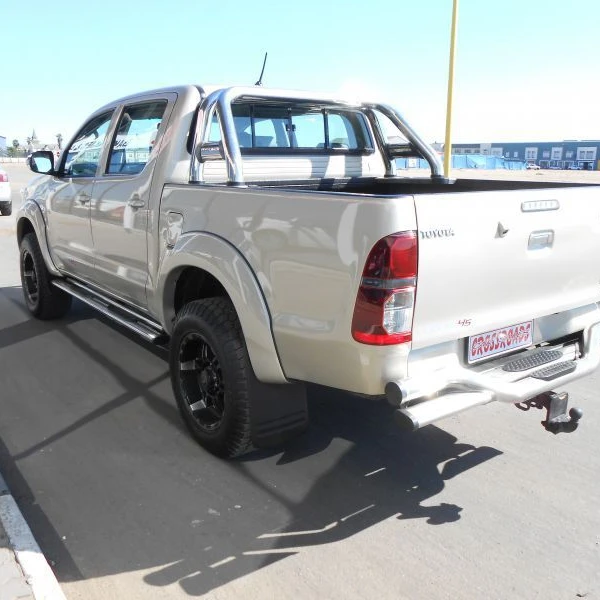 Доступен практически бывший в употреблении 2015 Toyota HILUX DIESEL