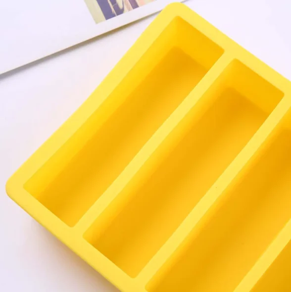 2021 Wholesale Food Grade Rectangular 4 grid Rectangle Ice Cube Tray Long Strip Ice Cream Mold