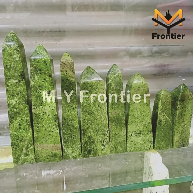  Натуральные змеиные башни ручной работы полированные кристаллы OEM из пакистанского хрусталя.