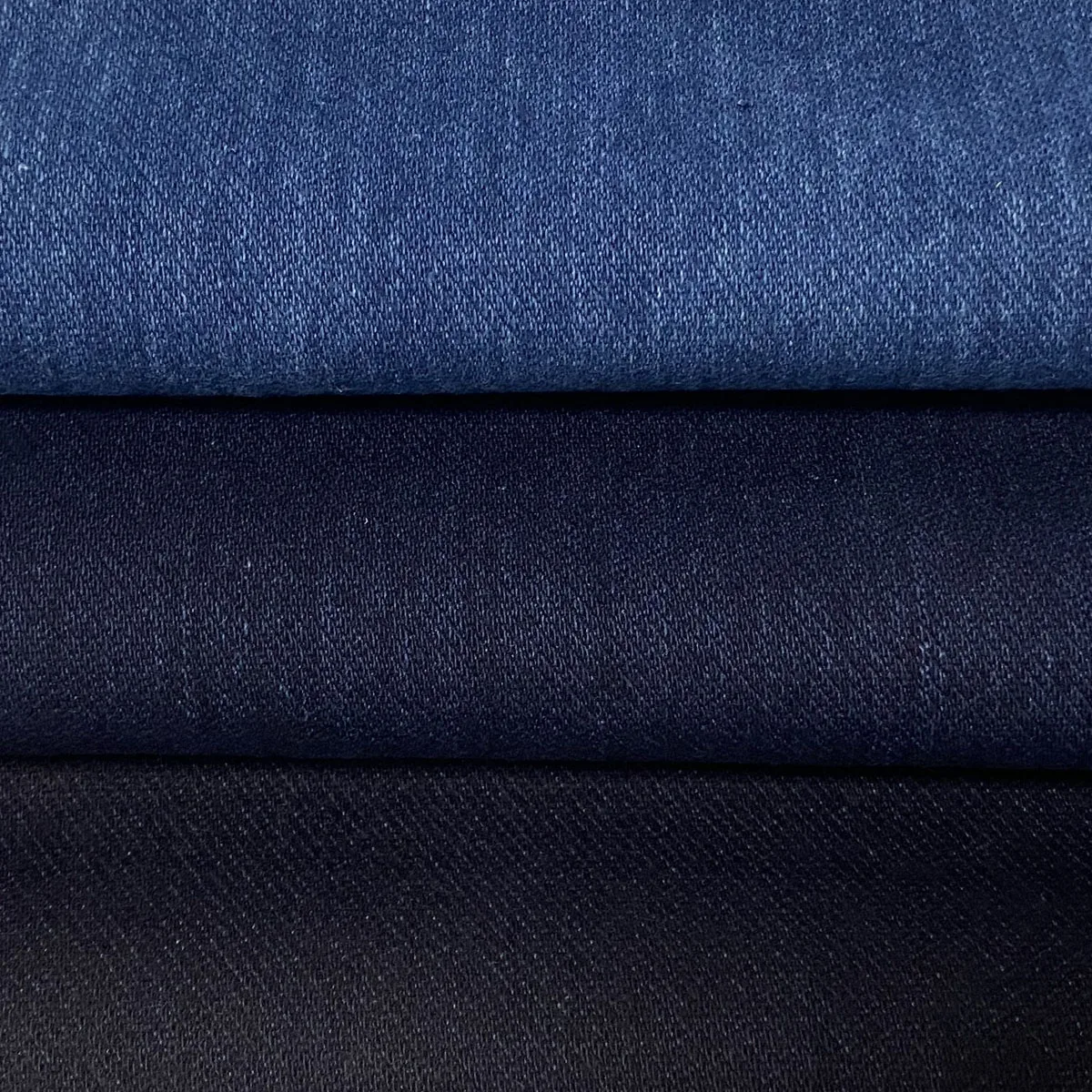 В наличии саржевая трикотажная ткань 93% хлопок 7% спандекс дышащая стрейчевая джинсовая рулон