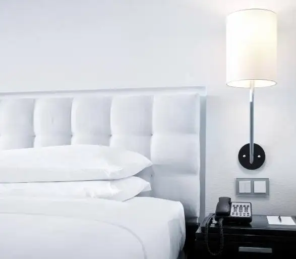 Комфортная простыня однотонная Простыня из хлопка и полиэстера с принтом для двуспальной кровати