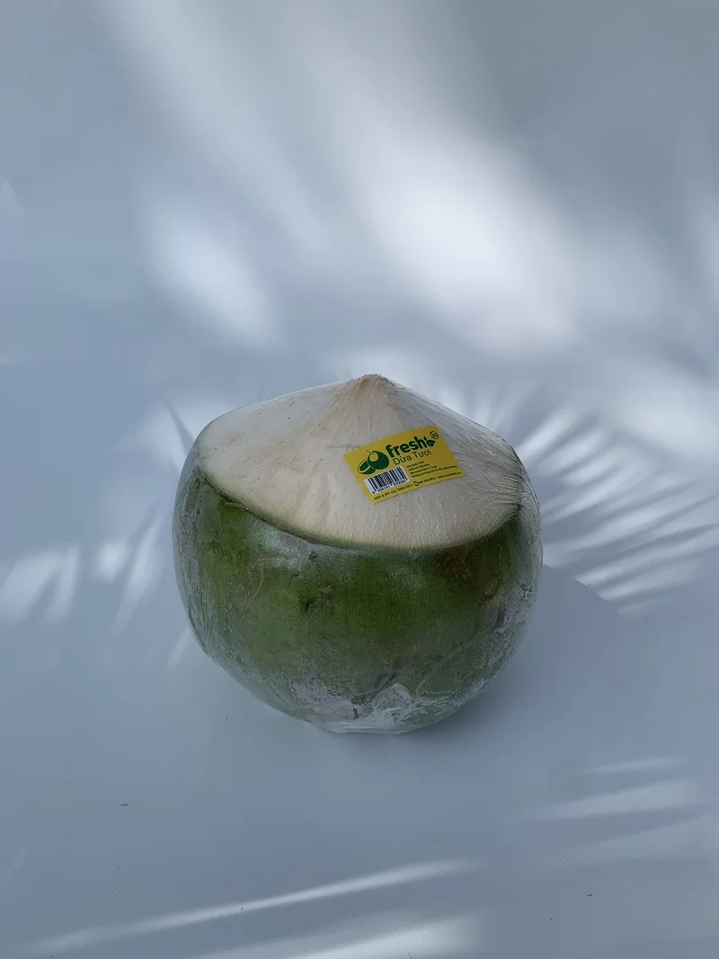 High Quality 4 Weeks Use Fresh Semi-Husked Pulf and Shell Hat Cut Shape For Drink Green Young Coconut
