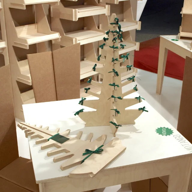 Hot Sales Interlocking Small Christmas Tree Wooden Jewelry Holder & Table Display for Retail Shops