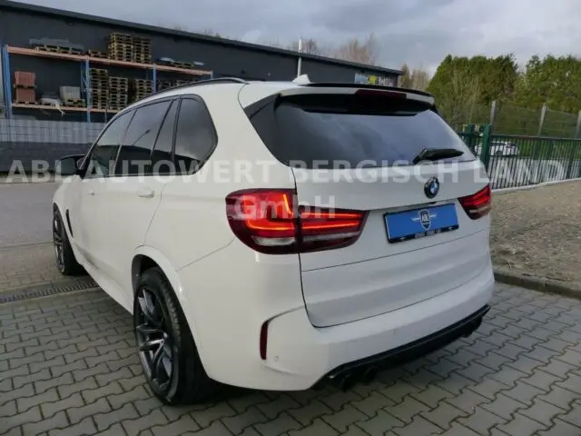 Подержанный немецкий автомобиль BMW X5 xDrive50i полностью преобразуется в
