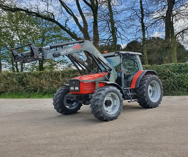 Довольно б/у тракторы Massey Ferguson / John Deere на продажу