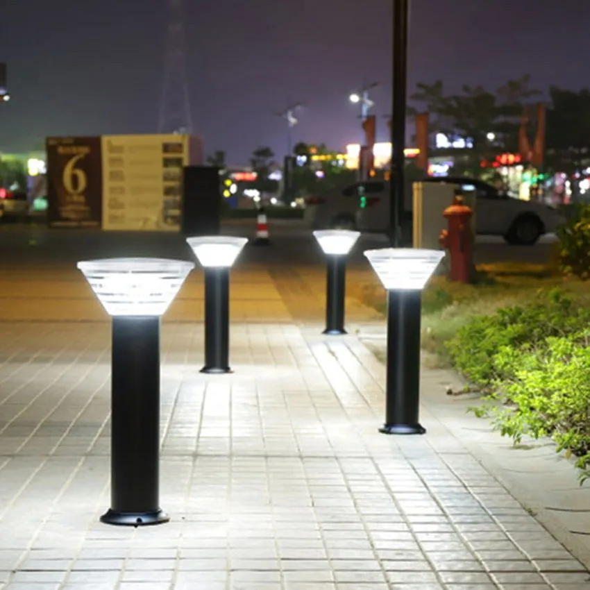 Modern Style Solar Post Gate Lights LED Light Source with IP65 Rating 6V Power Supply Outdoor Garden Lights PC Material