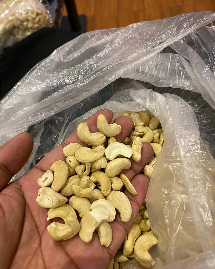 
Wholesale High Quality Raw Cashew Nuts All Size Raw Cashew Nuts W180 W240 W320 W450 Cashew Nut 