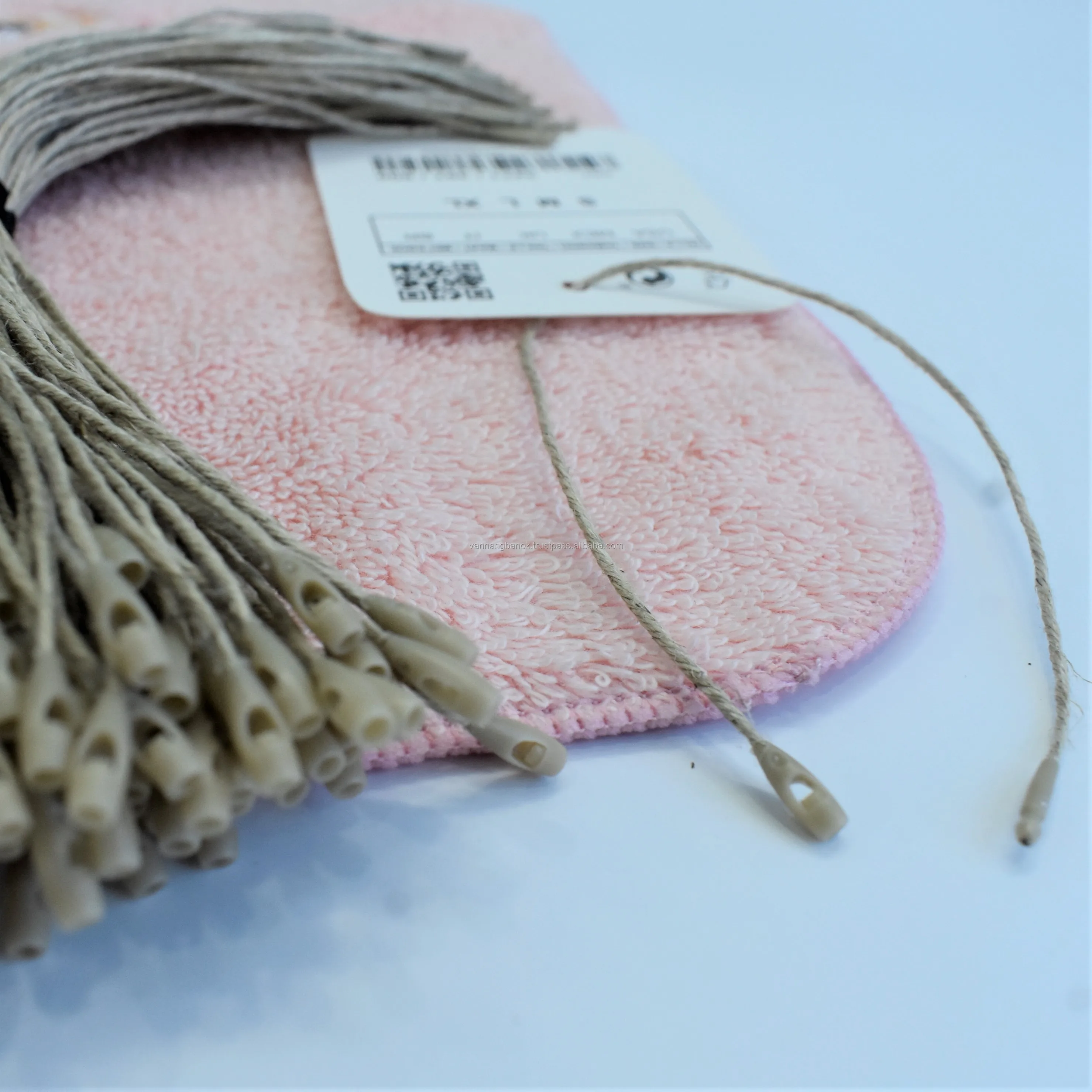 A fastener named Ito Lox R Hemp with 12cm and 20cm is made of eco-friendly hemp material from Vietnam hang tag plastic