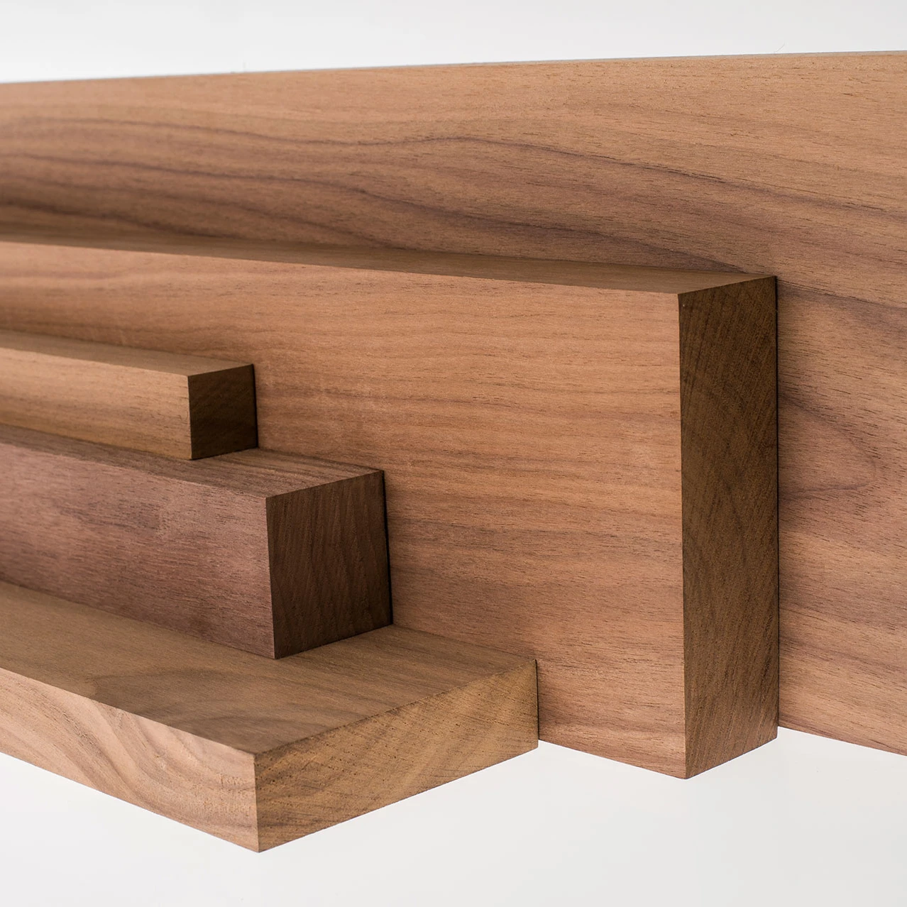 Walnut/ Fir/ Ash/ Oak/ Mahogany/ Spruce Timber