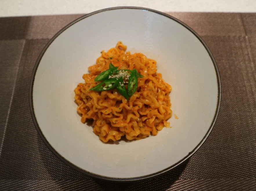 Korean Instant Noodle Food  Hot Chicken Ramen Samyang Spicy Flavor Roasted Buldak Ramyeon Halral