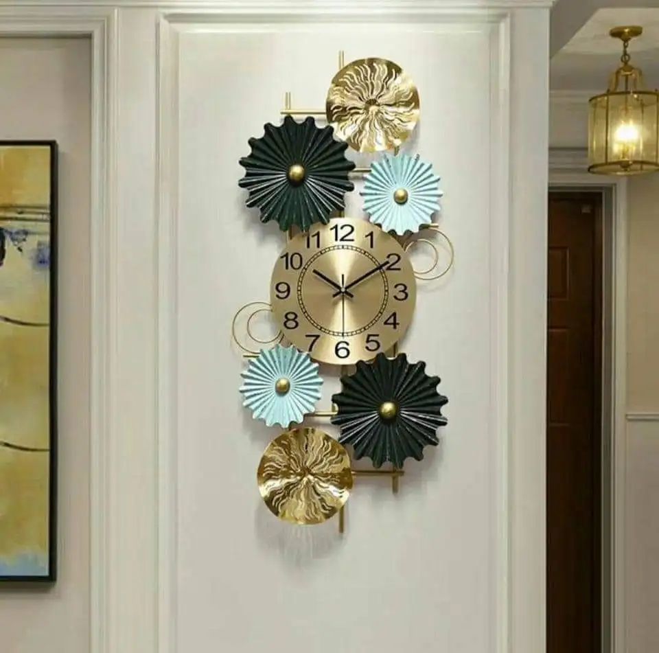 Custom Size Metal Wall Clock with Gold Finishing Latest Design Quartz Motivity for Wall Art Decor in Hotels Restaurants Weddings