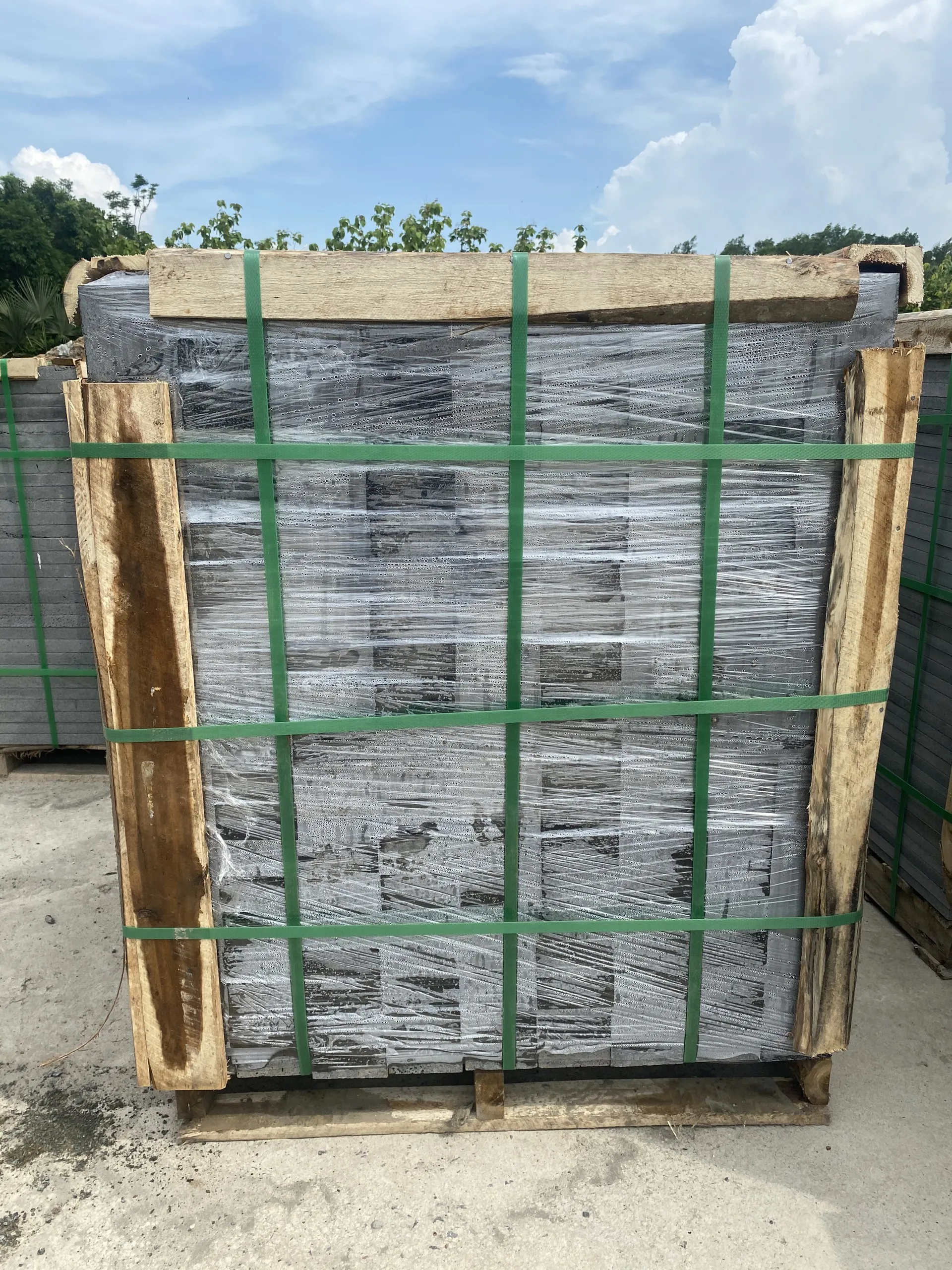 Wholesales  ELA Stone Midcentury Coastal Hotel Villa Garden Park Courtyard Machine-Cut  Basalt Stone from Vietnam