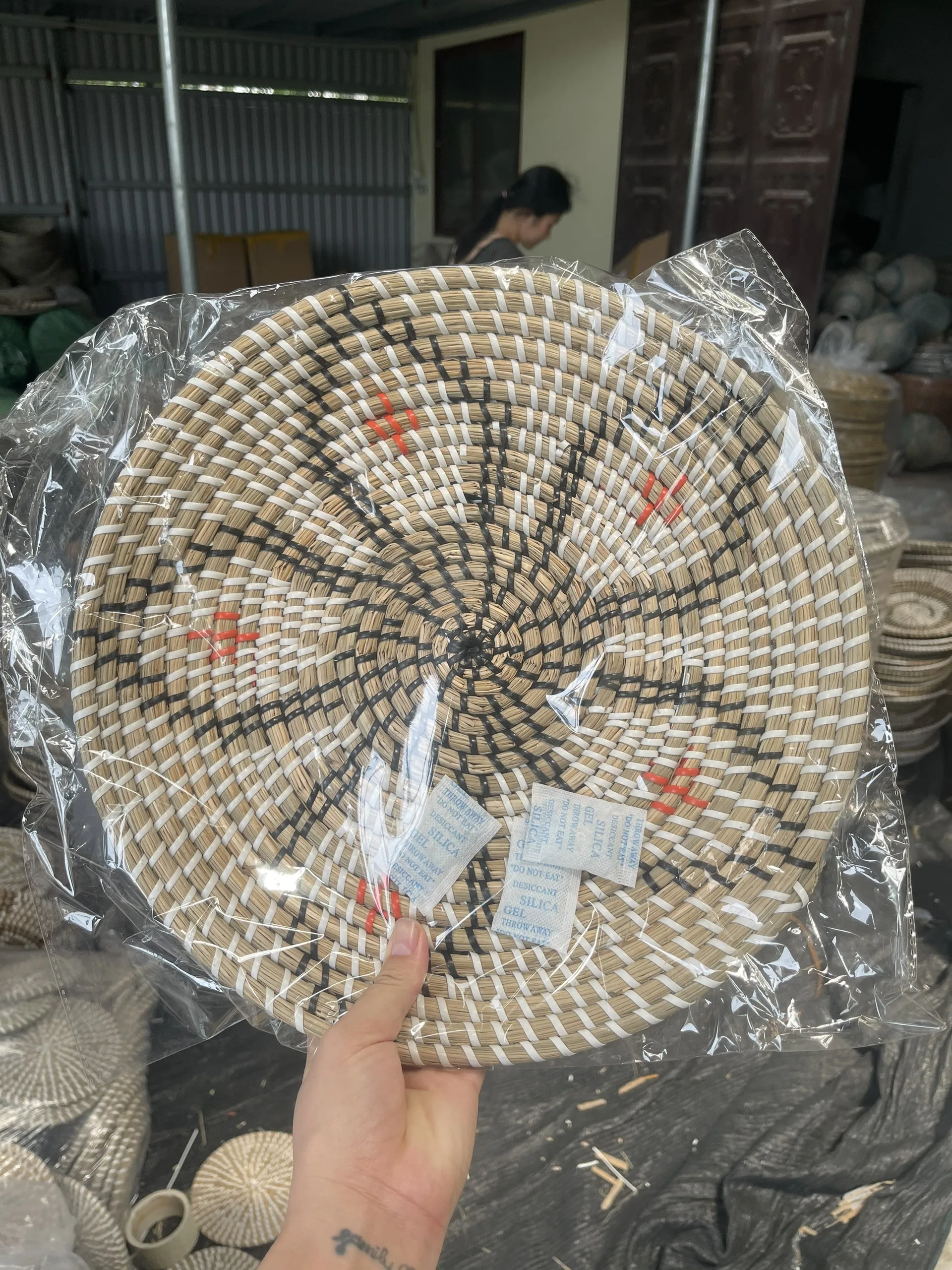  Декоративная плетеная корзина ручной работы из морских водорослей с пластиковой веревкой; Плетеная бамбуковая стена Вьетнама