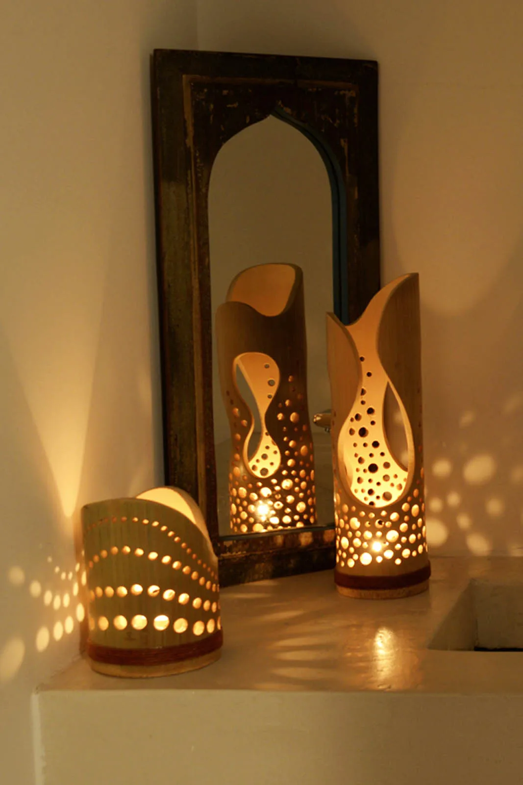 Wholesale cozy indoor art decor engraved bamboo lamp sturdy vintage bamboo led table lamp aesthetic