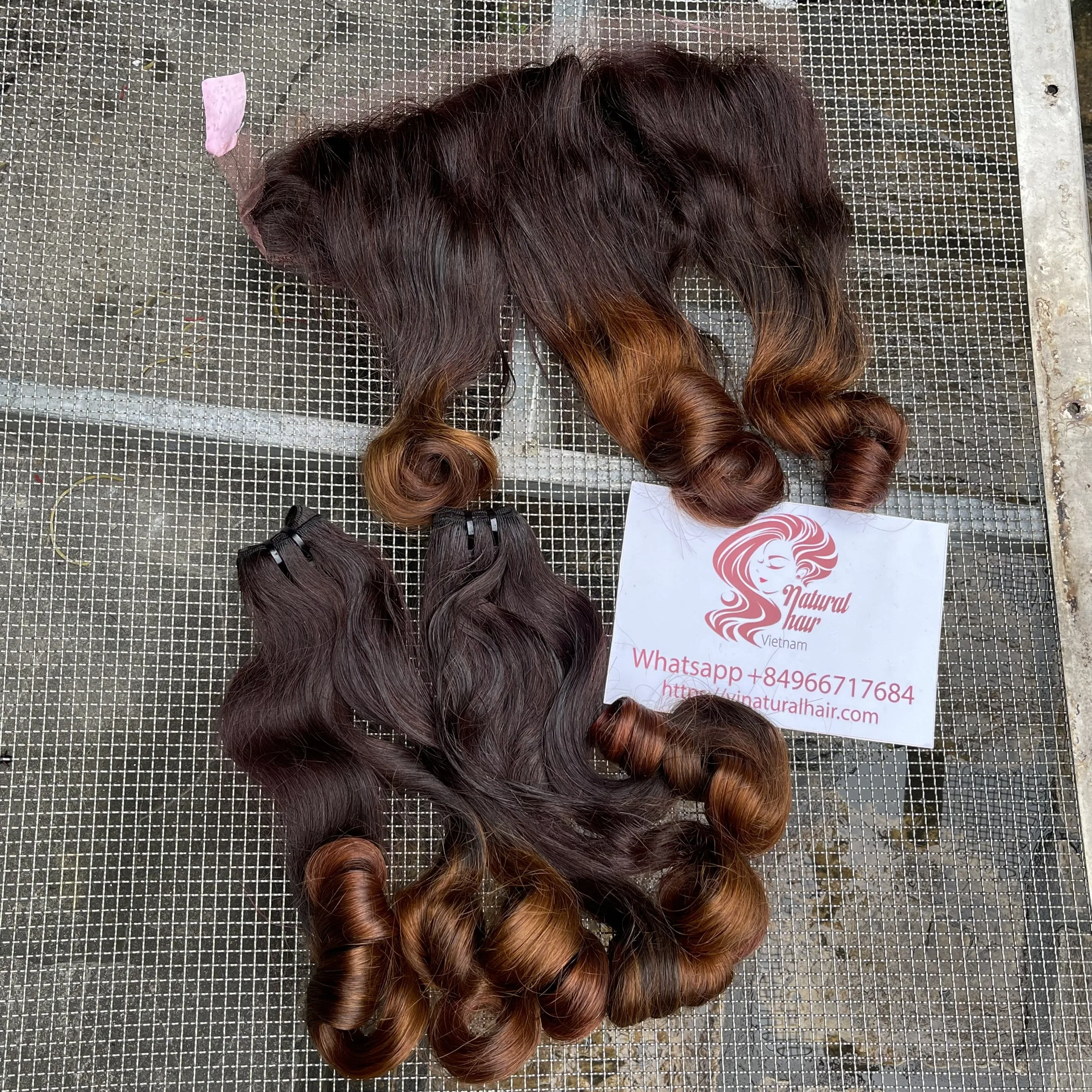 Двойная натянутая натуральная кутикула выровненная Funmi завитка волшебный/упругий завиток бразильские человеческие волосы пучки