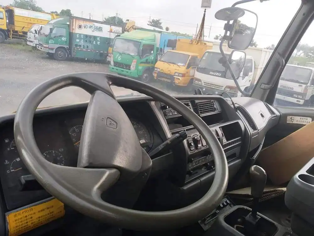 USED COMPLETE TRUCK MITSU-BISHI FU-SO FM657