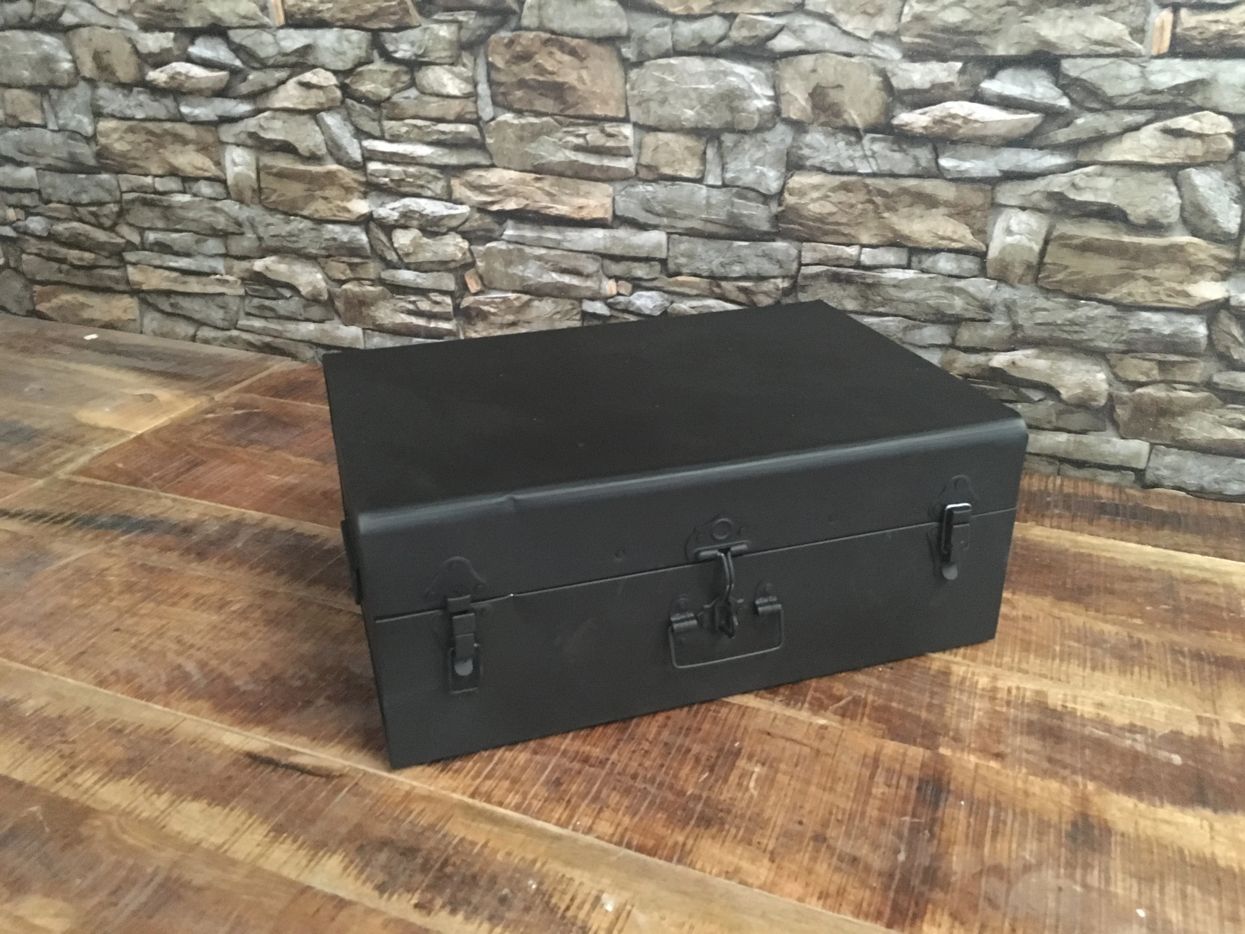 Latest Top Quality Industrial Trunk Storage Box Wholesale Iron Painted Storage Trunk Boxes For Home & Offices Uses