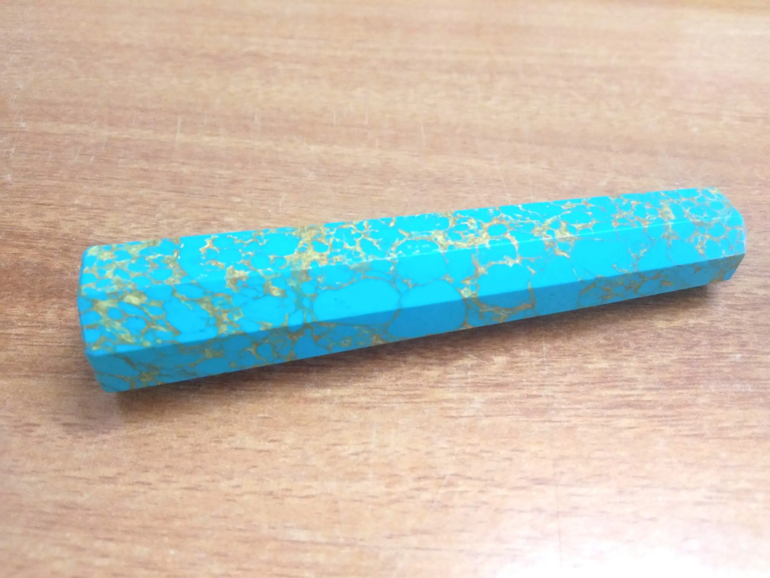 Золотистый обелиск Feroza прибл. 4 дюйма 50-60 г энергетический настоящий драгоценный камень кристалл Jet Международная Хрустальная терапия